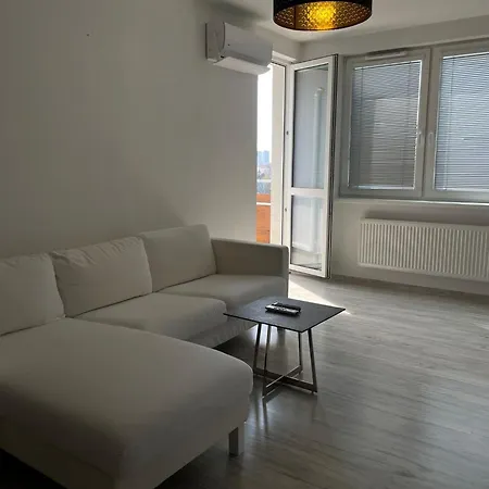 Apartmán In Nobelova, Free Parking, Near Center Bratislava